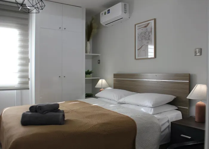 Nicosia Central Suites Apartman *